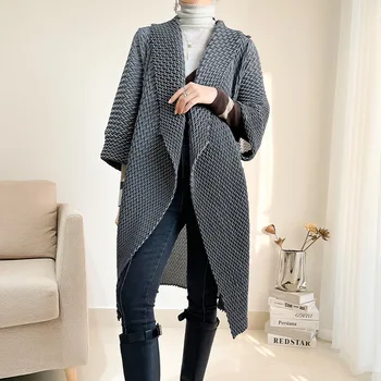 Жена ново палто с ревера на британския стил на пролетта 2022 г. Анна fold Модни свободна 3D плиссированная ветровка голям размер